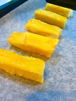 香酥蛋黄馒头条 制作方法