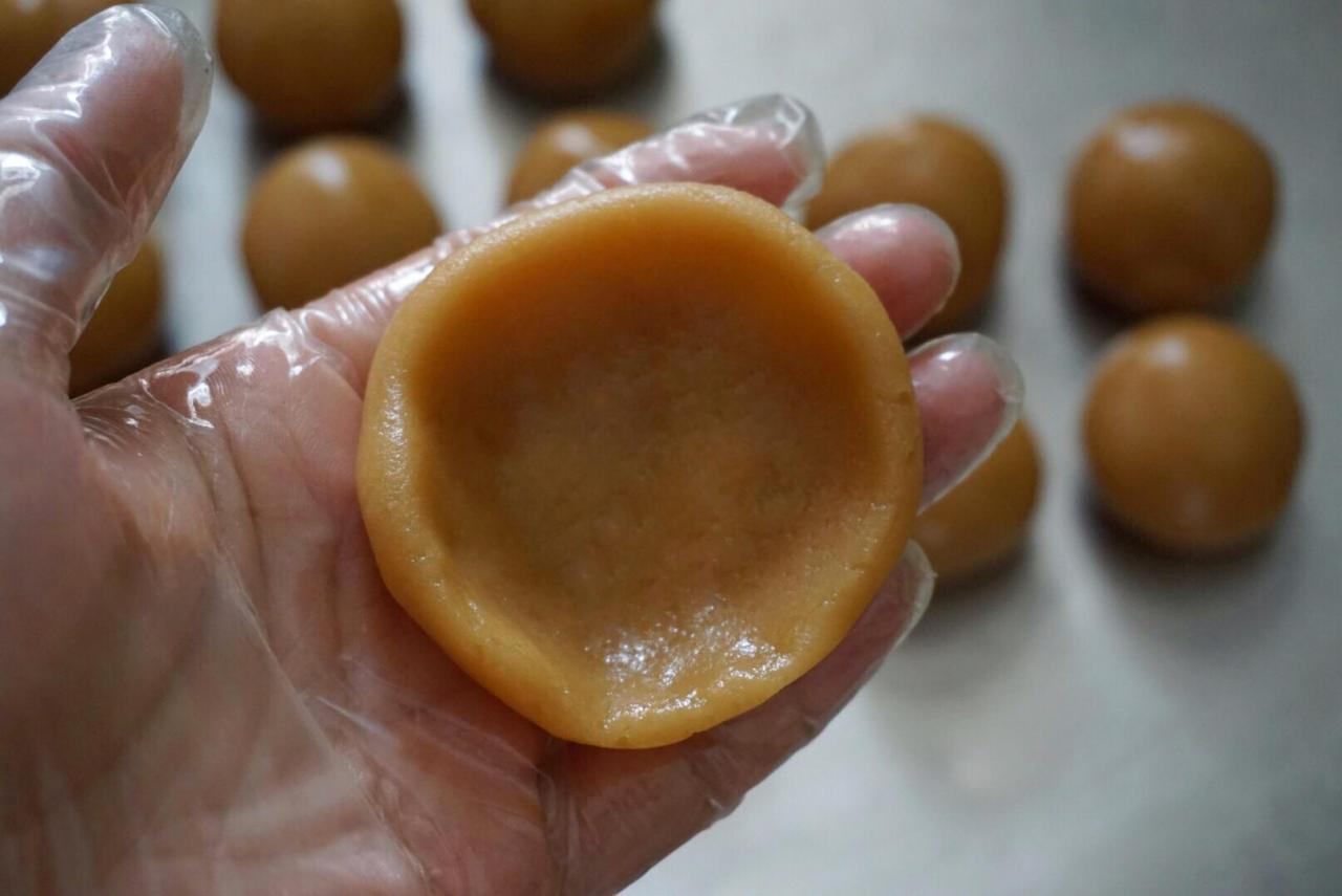 【香芋蛋黄月饼-广式月饼的做法步骤图】冇伱灬冇我-制作