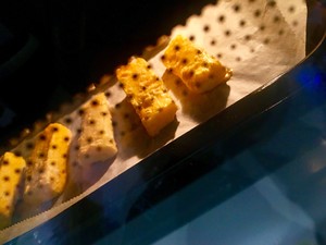 香酥蛋黄馒头条 制作方法