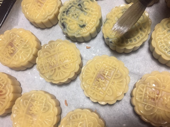 【广式月饼的做法步骤图，广式月饼怎么做好吃】玖食小厨-制作