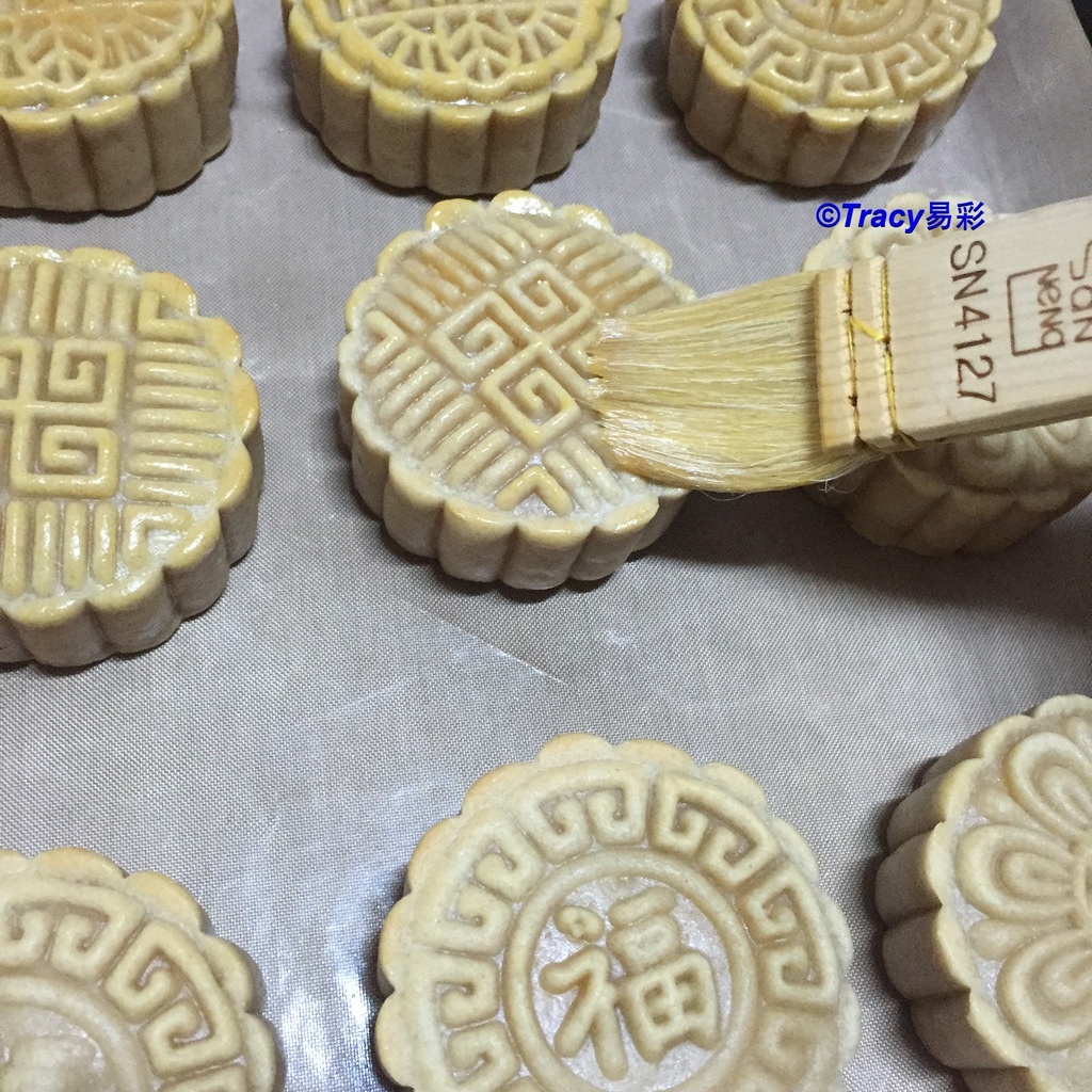 【广式月饼－－蛋黄豆沙月饼的做法步骤图】Tracy易彩-制作