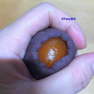 【广式月饼－－蛋黄豆沙月饼的做法步骤图】Tracy易彩-制作