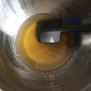 【广式月饼－－蛋黄豆沙月饼的做法步骤图】Tracy易彩-制作