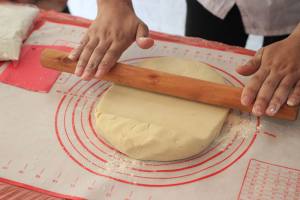 【鲜肉月饼的做法步骤图，鲜肉月饼怎么做好吃】一只梨花压海棠-制作