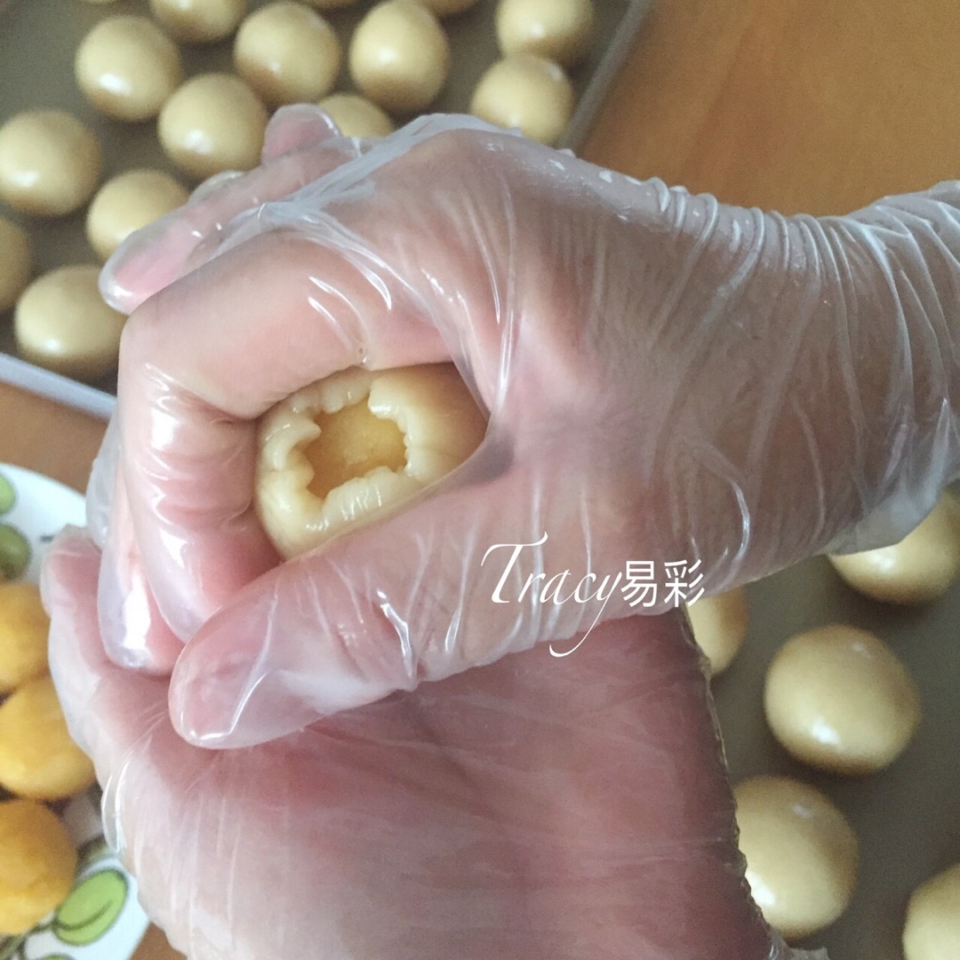 【金沙奶黄月饼的做法步骤图，怎么做好吃】Tracy易彩-制作