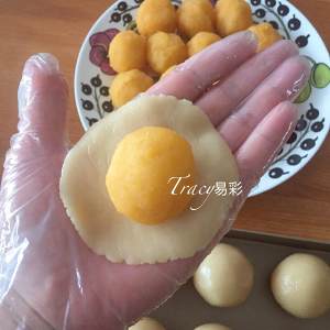 【金沙奶黄月饼的做法步骤图，怎么做好吃】Tracy易彩-制作