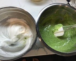 菠菜香蕉西柚戚风 制作方法