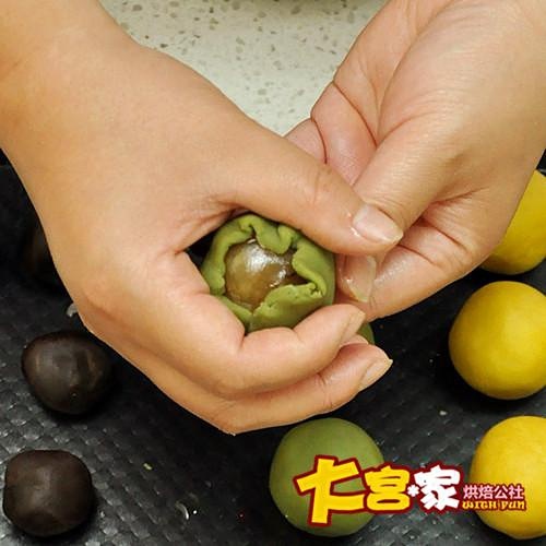 【桃山皮月饼的做法步骤图，桃山皮月饼怎么做好吃】大宫家烘焙公社-制作