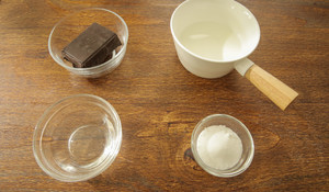 酒心巧克力月饼 制作方法