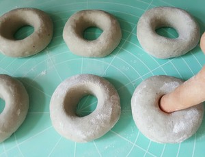 生煎黑芝麻糊甜甜圈  制作方法
