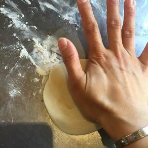 【苏式月饼的做法步骤图，苏式月饼怎么做好吃】驴妈咪-制作