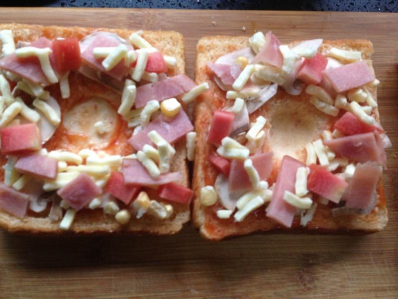 【吐司太阳蛋披萨的做法步骤图，怎么做好吃】葉子的爱与厨房-制作