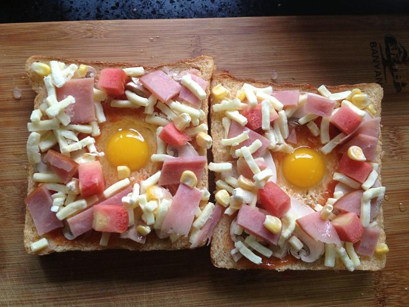 【吐司太阳蛋披萨的做法步骤图，怎么做好吃】葉子的爱与厨房-制作