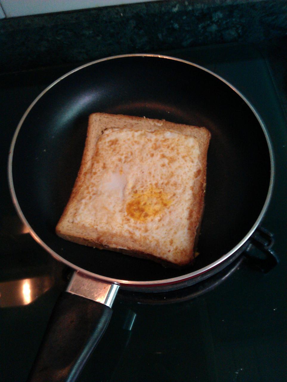 【吐司煎蛋的做法步骤图，吐司煎蛋怎么做好吃】一只王蛋挞-制作