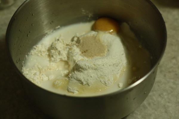 【蒜香餐包的做法步骤图，蒜香餐包怎么做好吃】0夏天0-制作