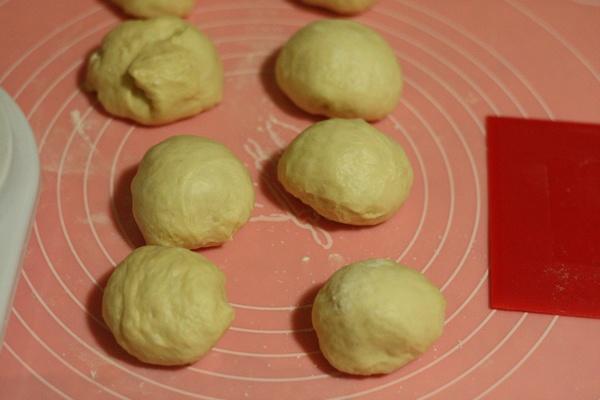 【蒜香餐包的做法步骤图，蒜香餐包怎么做好吃】0夏天0-制作