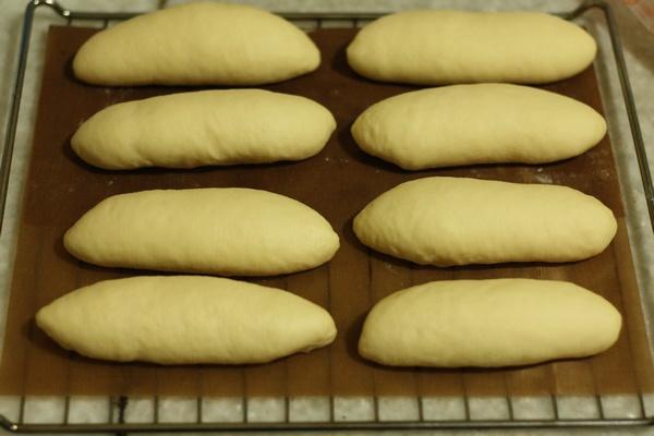 【蒜香餐包的做法步骤图，蒜香餐包怎么做好吃】0夏天0-制作