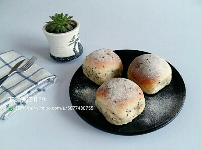 【黑芝麻营养餐包(软妹子)的做法步骤图】红叶99-制作