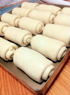 【椰蓉面包卷的做法步骤图，椰蓉面包卷怎么做好吃】xiao_MiSs7-制作