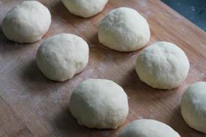 【自制宜家热狗的做法步骤图，怎么做好吃】葉子的爱与厨房-制作