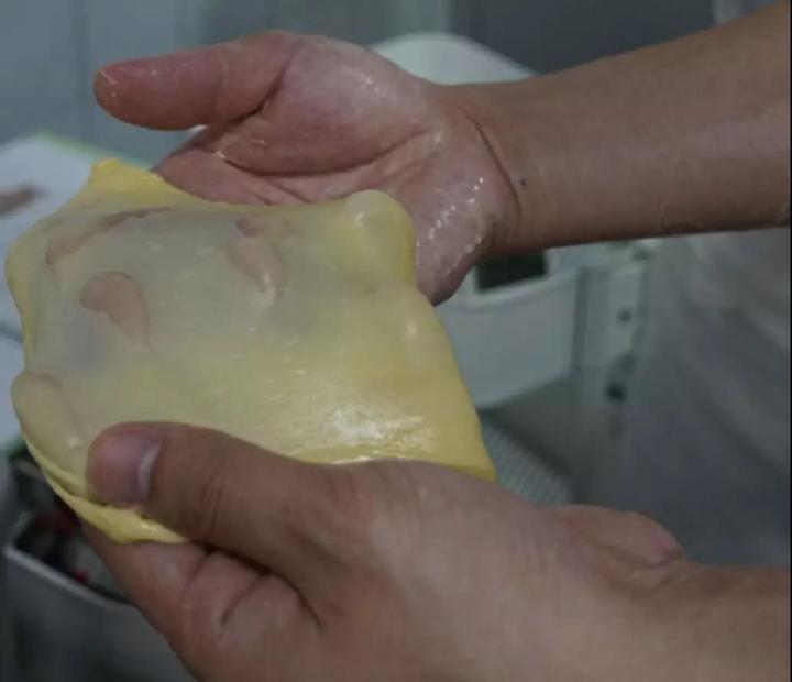怎样揉出大师级的面团?「最佳搅拌速度」如何揉面光滑?如何揉面团出膜?