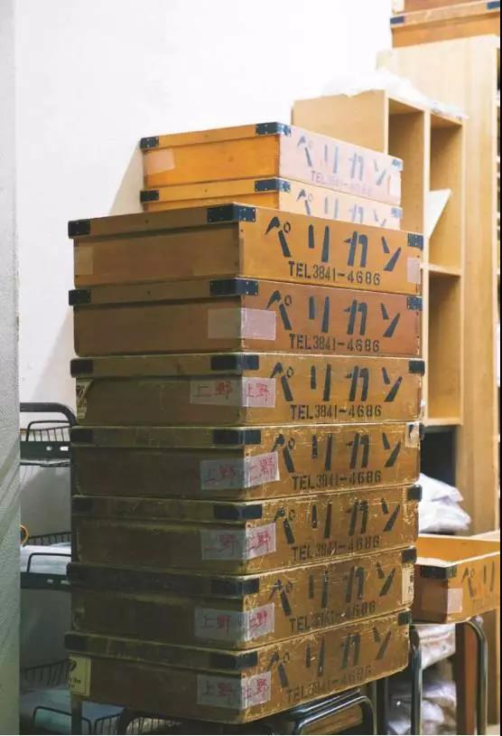 这家面包店开业74年从未出新品,传承4代经久不衰的理由是...
