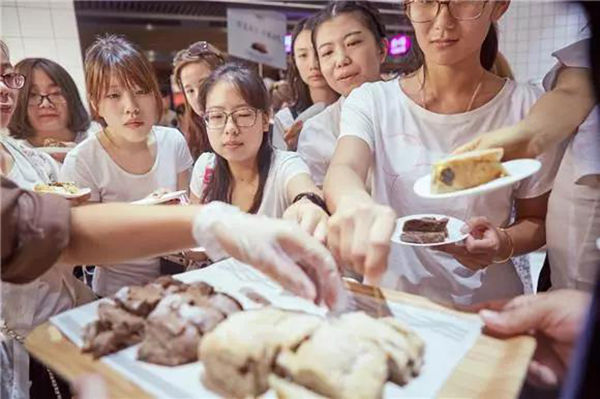 如何解决顾客进店只试吃不买的问题?面包店经验