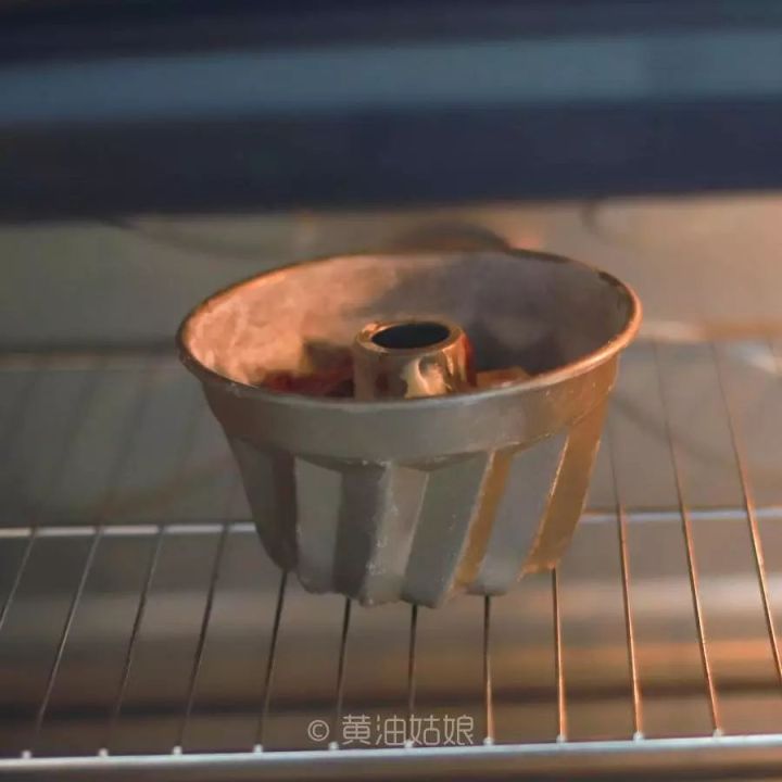 只靠一个5分钟视频,你就学会做红丝绒花纹磅蛋糕!