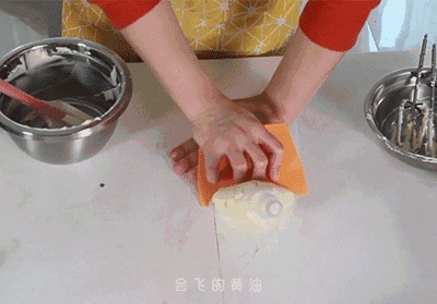 只靠一个5分钟视频,你就学会做红丝绒花纹磅蛋糕!