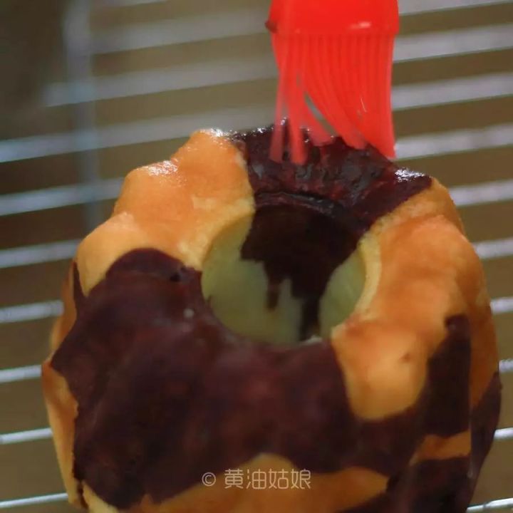 只靠一个5分钟视频,你就学会做红丝绒花纹磅蛋糕!