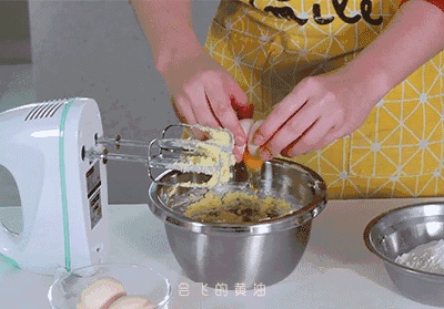 只靠一个5分钟视频,你就学会做红丝绒花纹磅蛋糕!