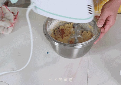 只靠一个5分钟视频,你就学会做红丝绒花纹磅蛋糕!