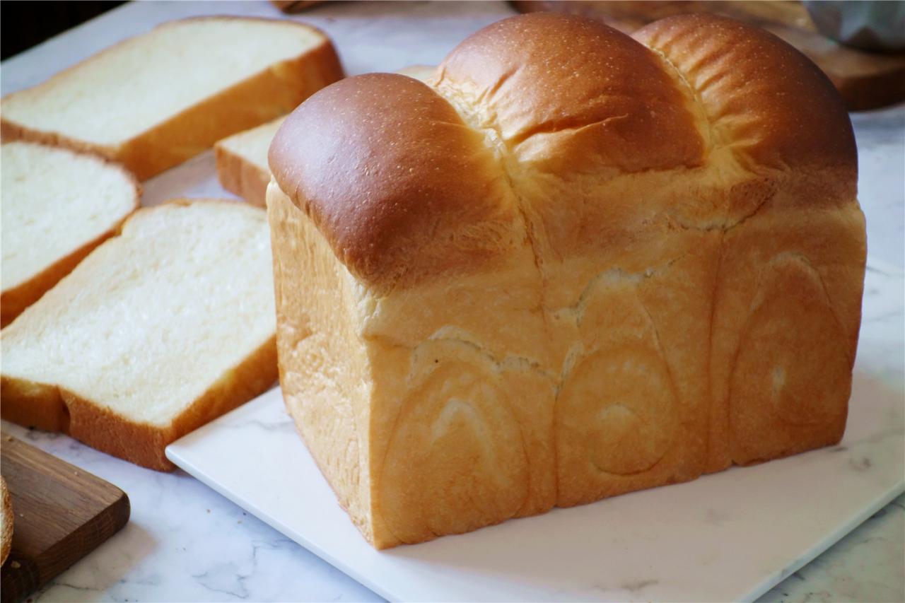 【酸奶奶油吐司的做法步骤图，怎么做好吃】啊呜511-制作