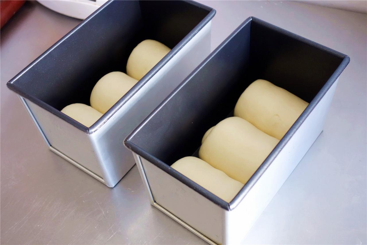 【酸奶奶油吐司的做法步骤图，怎么做好吃】啊呜511-制作