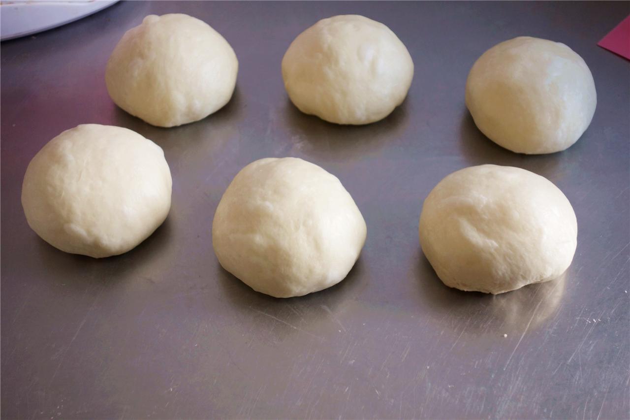 【酸奶奶油吐司的做法步骤图，怎么做好吃】啊呜511-制作