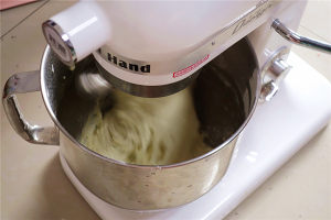 【酸奶奶油吐司的做法步骤图，怎么做好吃】啊呜511-制作