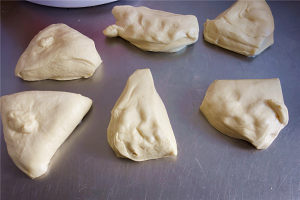 【酸奶奶油吐司的做法步骤图，怎么做好吃】啊呜511-制作