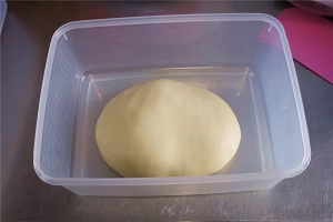 【酸奶奶油吐司的做法步骤图，怎么做好吃】啊呜511-制作