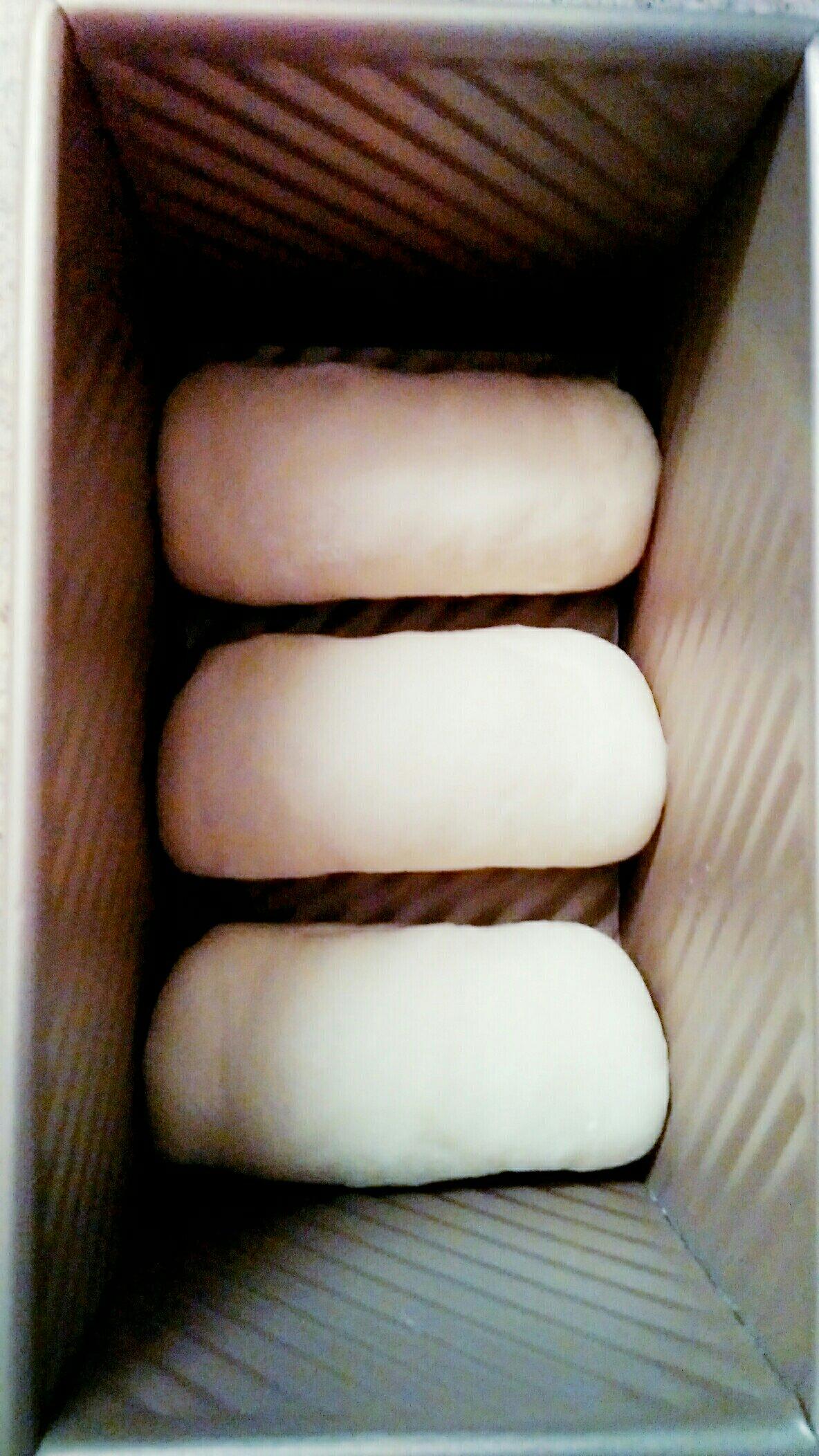 【酸奶吐司（超柔软、保湿、拉丝）的做法步骤图】浪漫春天-制作