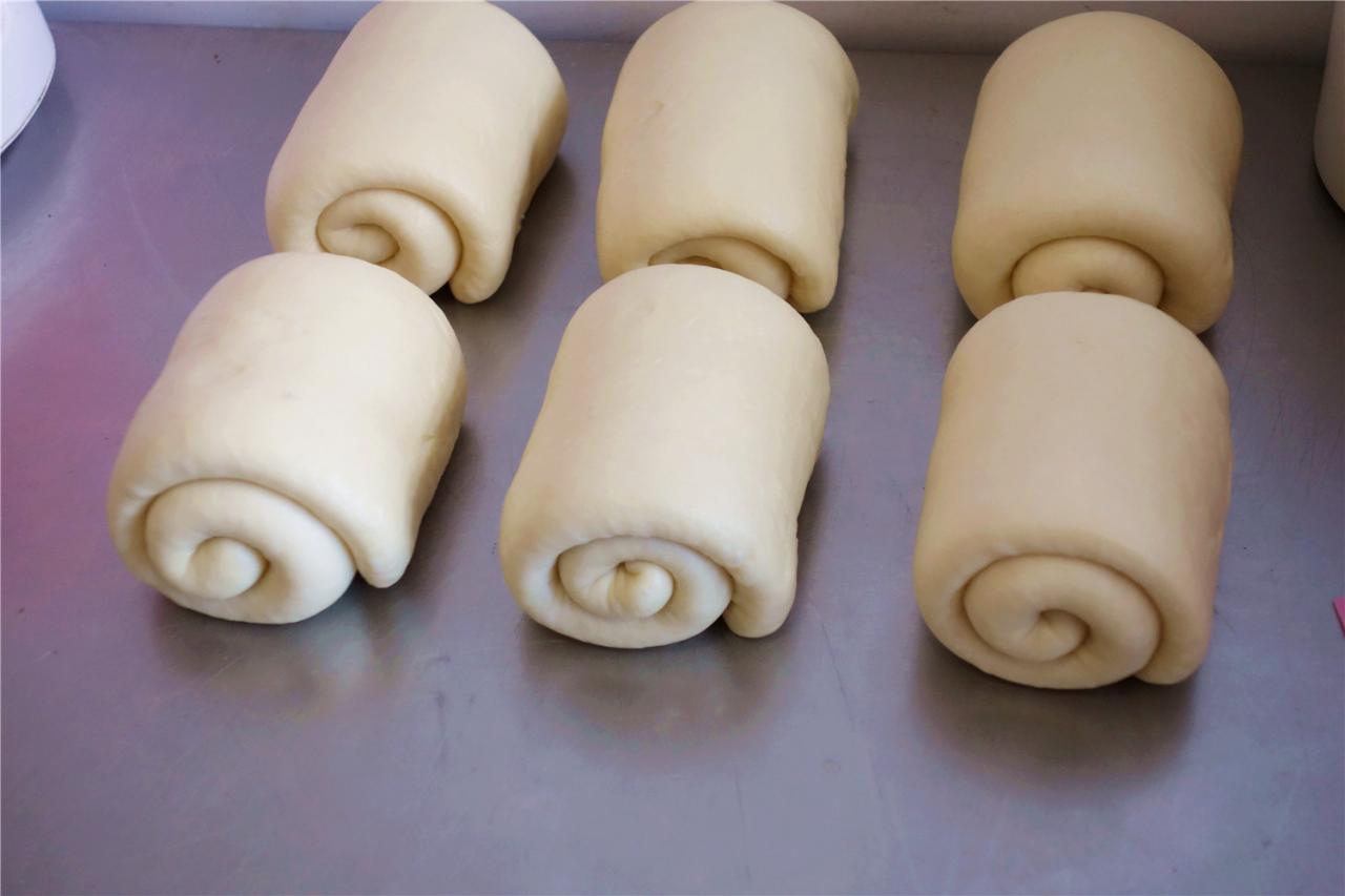 【酸奶奶油吐司的做法步骤图，怎么做好吃】啊呜511-制作