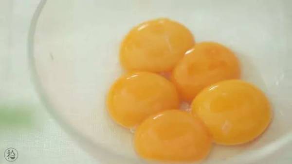 用电饭锅做蛋糕的步骤,简单不需要电烤箱