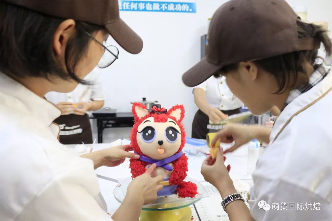 女生做烘焙学徒很累吗?去做烘焙学徒是一种怎样的体验?看了我都不敢当学徒了!!