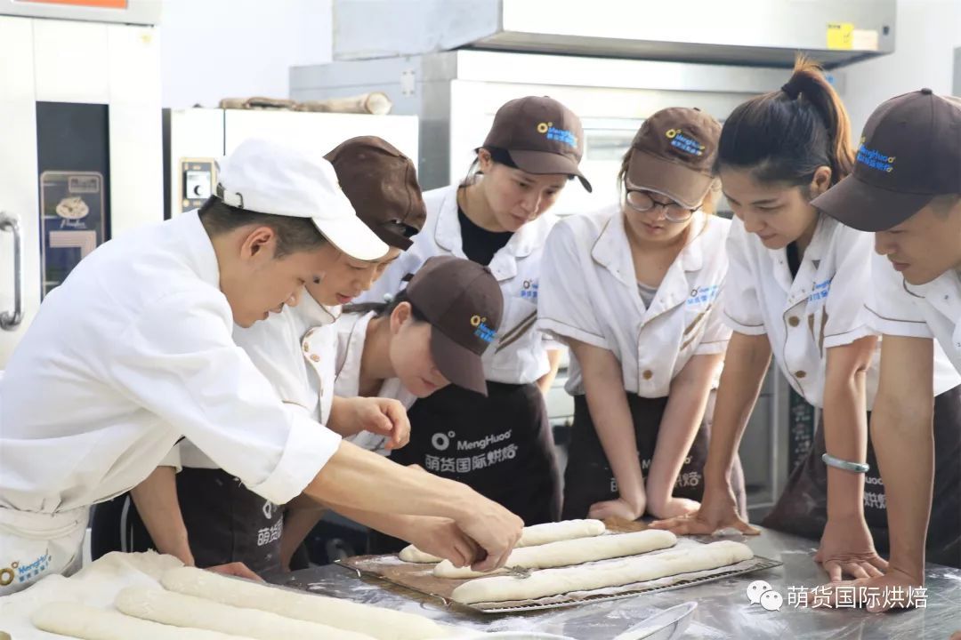 女生做烘焙学徒很累吗?去做烘焙学徒是一种怎样的体验?看了我都不敢当学徒了!!