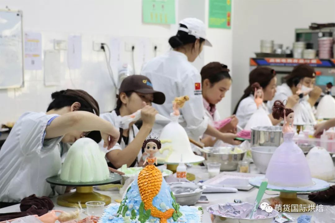 女生做烘焙学徒很累吗?去做烘焙学徒是一种怎样的体验?看了我都不敢当学徒了!!