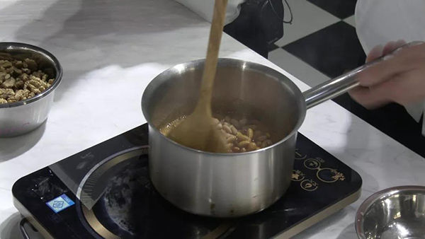 吃一根酷似香烟的巧克力是什么体验?