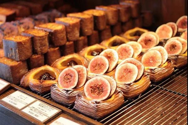 这家夫妻店怎么做到让顾客情愿提前一个月预定一片面包?