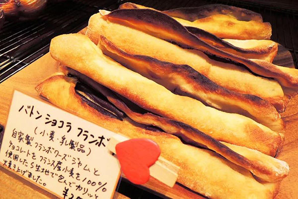 这家夫妻店怎么做到让顾客情愿提前一个月预定一片面包?