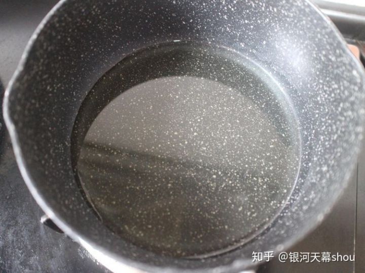 你做的蛋糕不松软硬梆梆,那是因为最后一步做错了