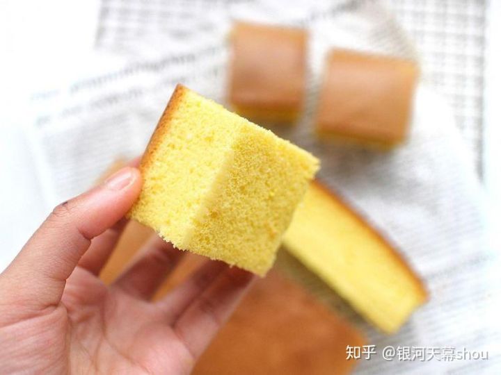 你做的蛋糕不松软硬梆梆,那是因为最后一步做错了