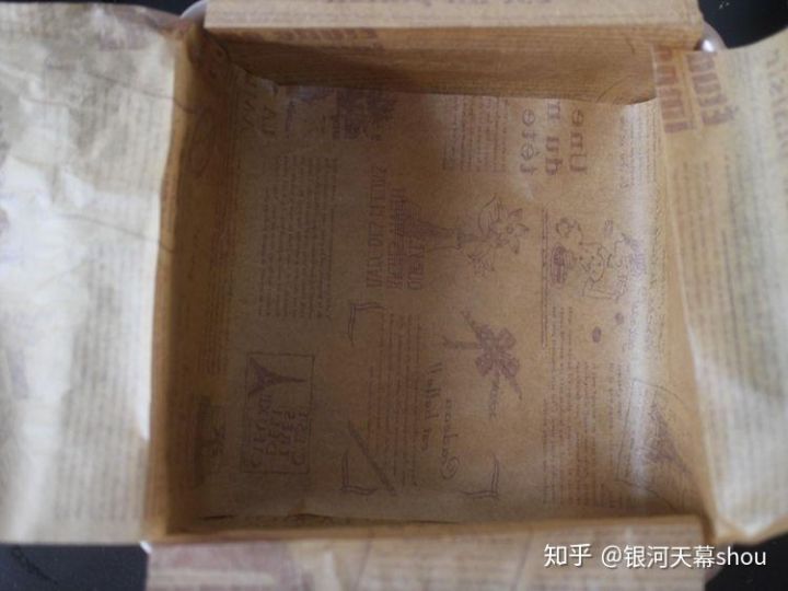 你做的蛋糕不松软硬梆梆,那是因为最后一步做错了